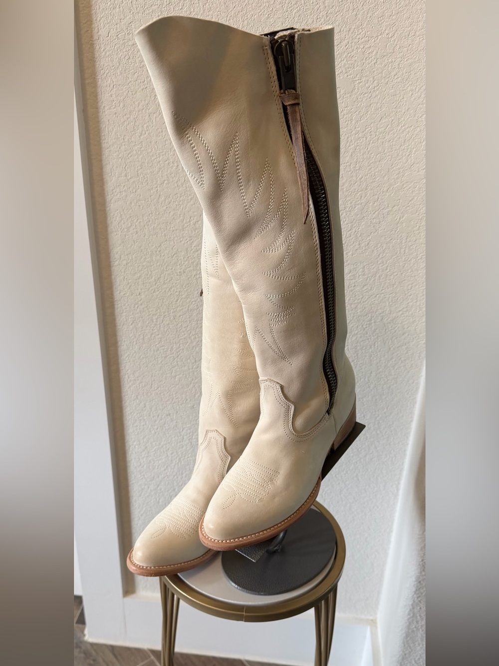 Freebird Whisper Women’s Cream Knee-High Western Boots - Picture 2 of 7